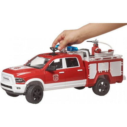 Bruder 2544 Feuerwehrfahrzeug RAM 2500 mit Licht- und Soundwarnleuchte 1:16