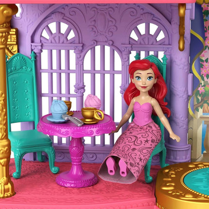 Kleine Puppe Ariel und königliches Schloss - Disney Prinzessinnen