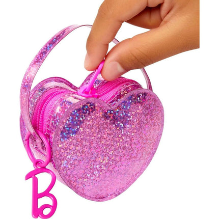 Barbie Set Zubehör für eine Puppe mit einer Tasche in Herzform