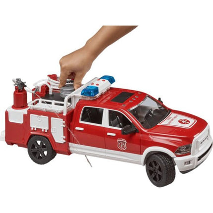 Bruder 2544 Feuerwehrfahrzeug RAM 2500 mit Licht- und Soundwarnleuchte 1:16