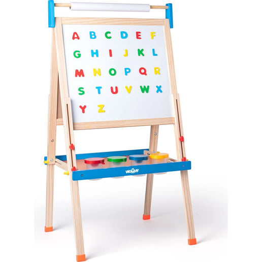 ABC-Tafel mit Buchstaben mit Papierrolle und Bechern