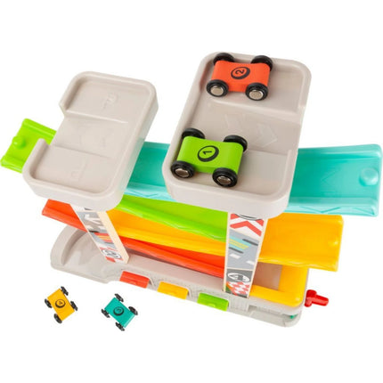 Small Foot Rennstrecke mit Parkplatz und Garagen