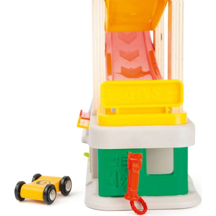 Small Foot Rennstrecke mit Parkplatz und Garagen